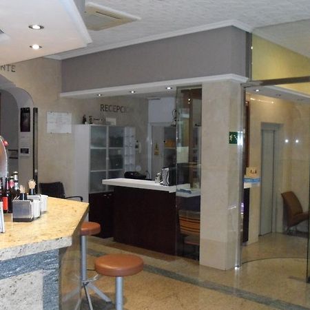 אסטורגה Hostal Coruna מראה חיצוני תמונה
