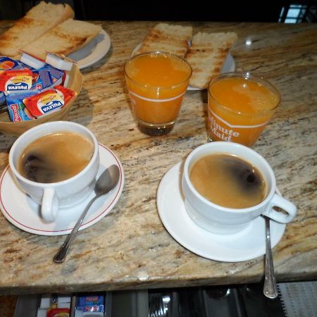 אסטורגה Hostal Coruna מראה חיצוני תמונה