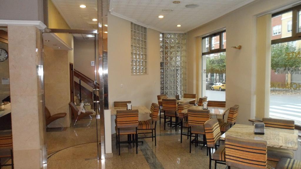 אסטורגה Hostal Coruna מראה חיצוני תמונה