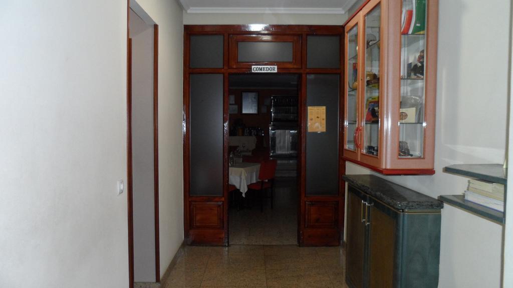 אסטורגה Hostal Coruna מראה חיצוני תמונה