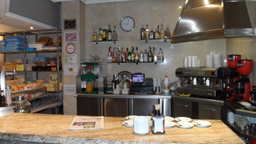 אסטורגה Hostal Coruna מראה חיצוני תמונה