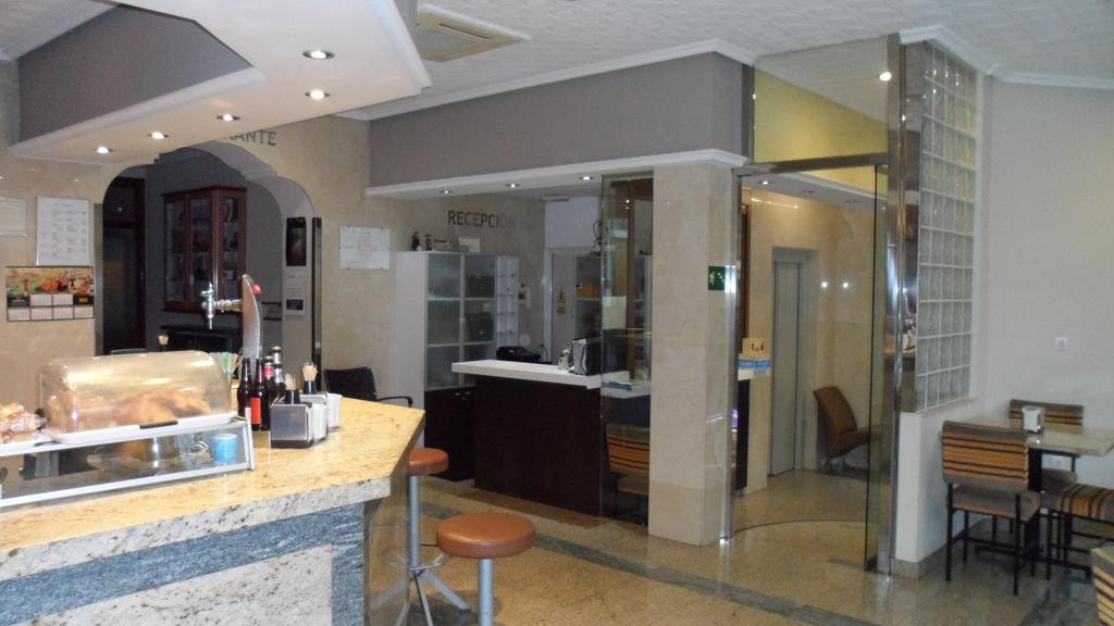 אסטורגה Hostal Coruna מראה חיצוני תמונה