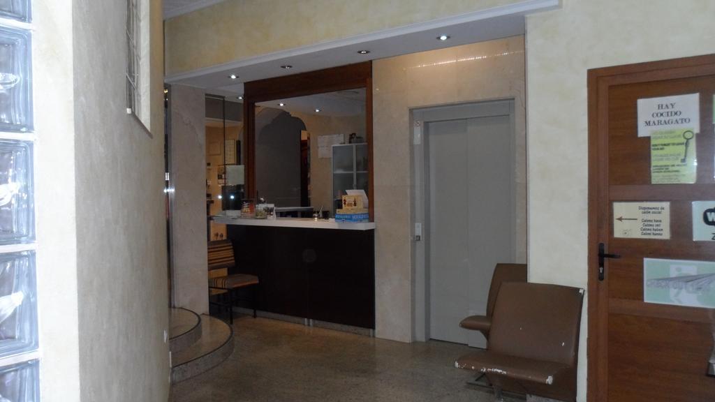 אסטורגה Hostal Coruna מראה חיצוני תמונה