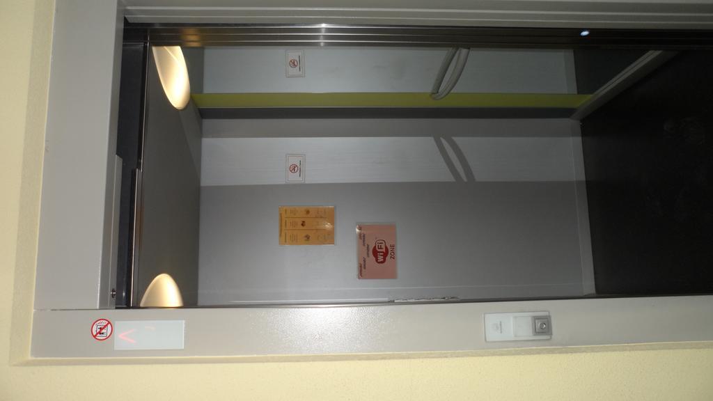 אסטורגה Hostal Coruna מראה חיצוני תמונה