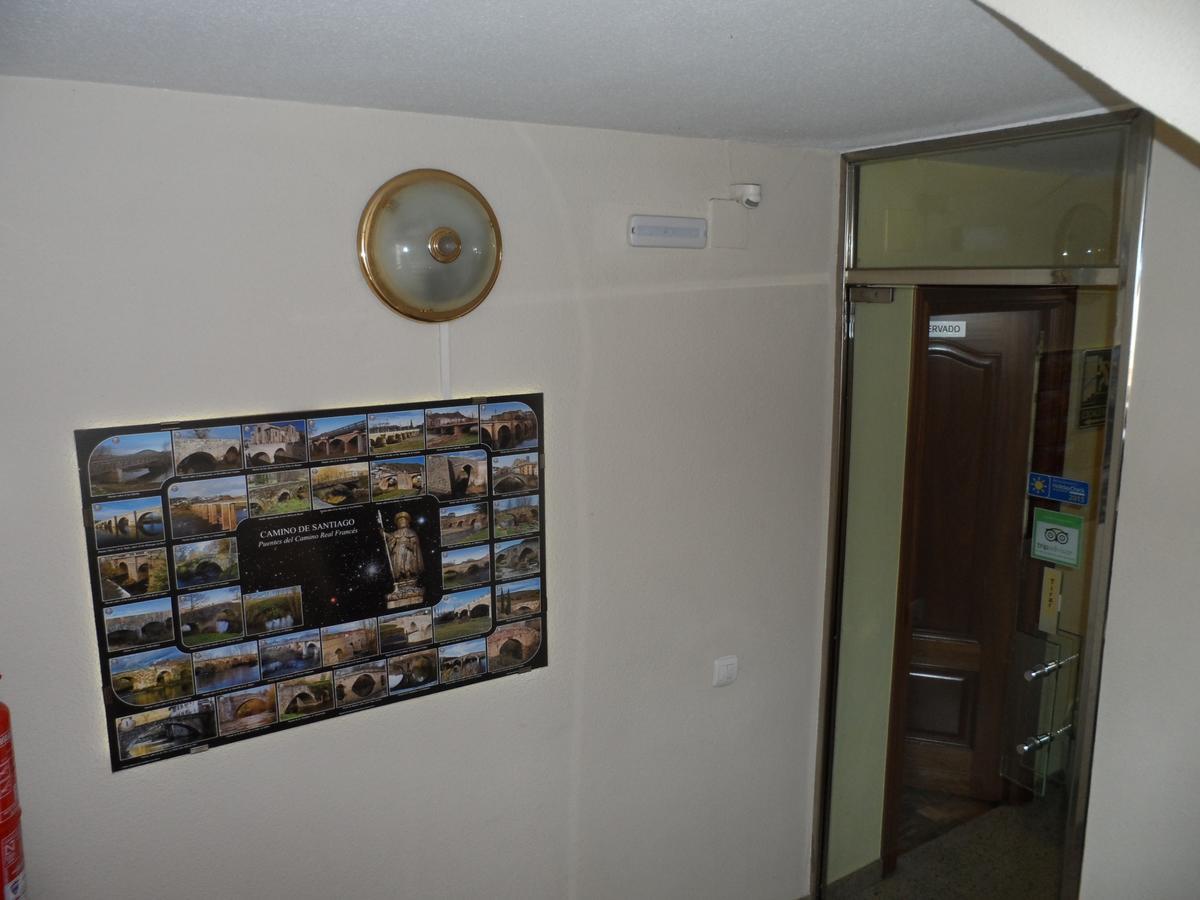 אסטורגה Hostal Coruna מראה חיצוני תמונה