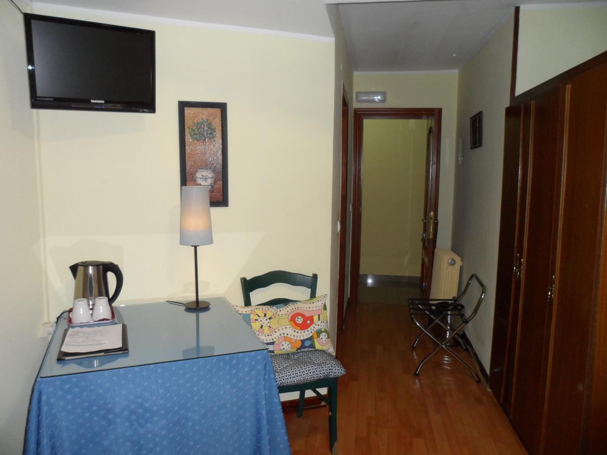 אסטורגה Hostal Coruna מראה חיצוני תמונה