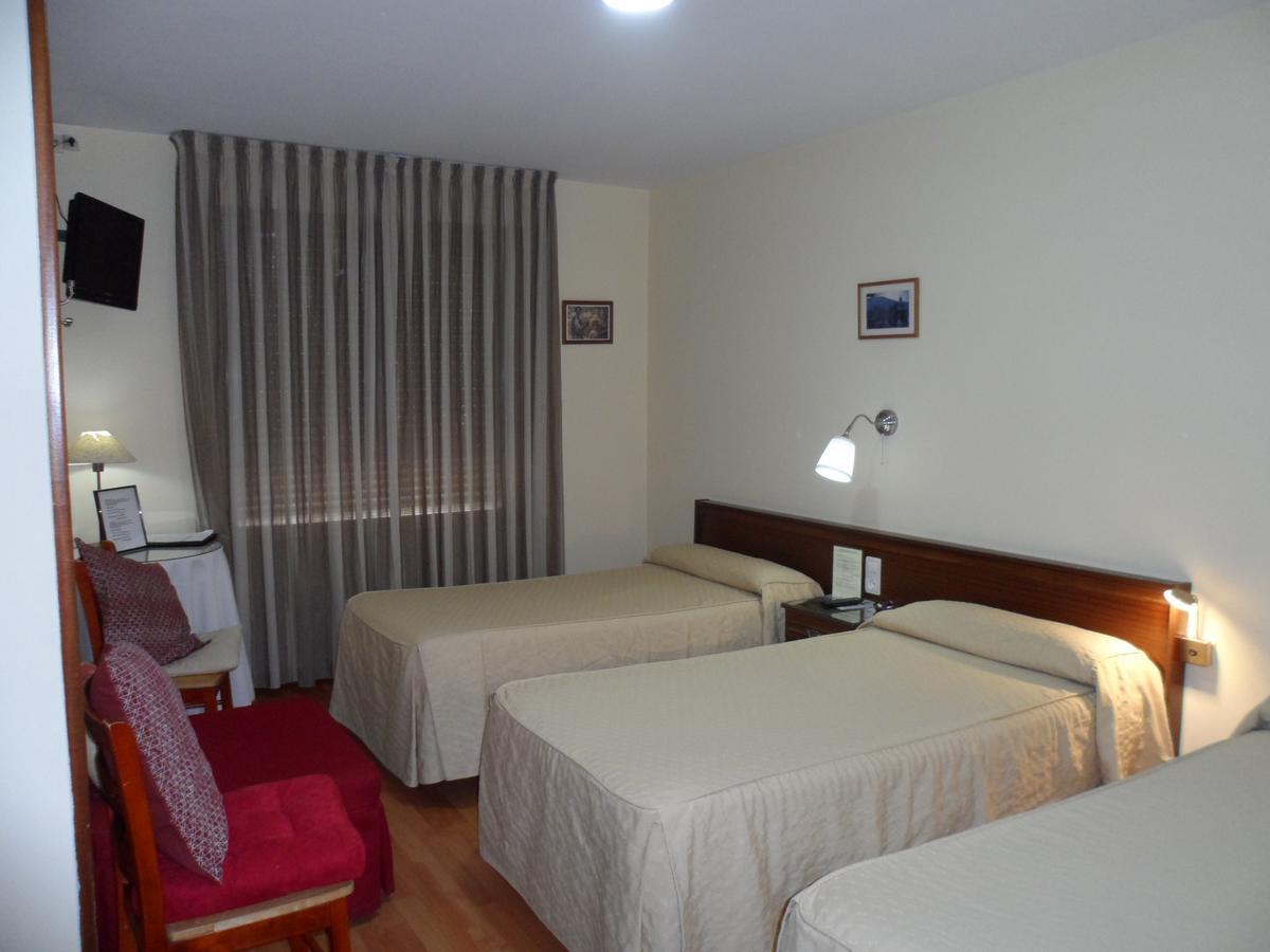 אסטורגה Hostal Coruna מראה חיצוני תמונה