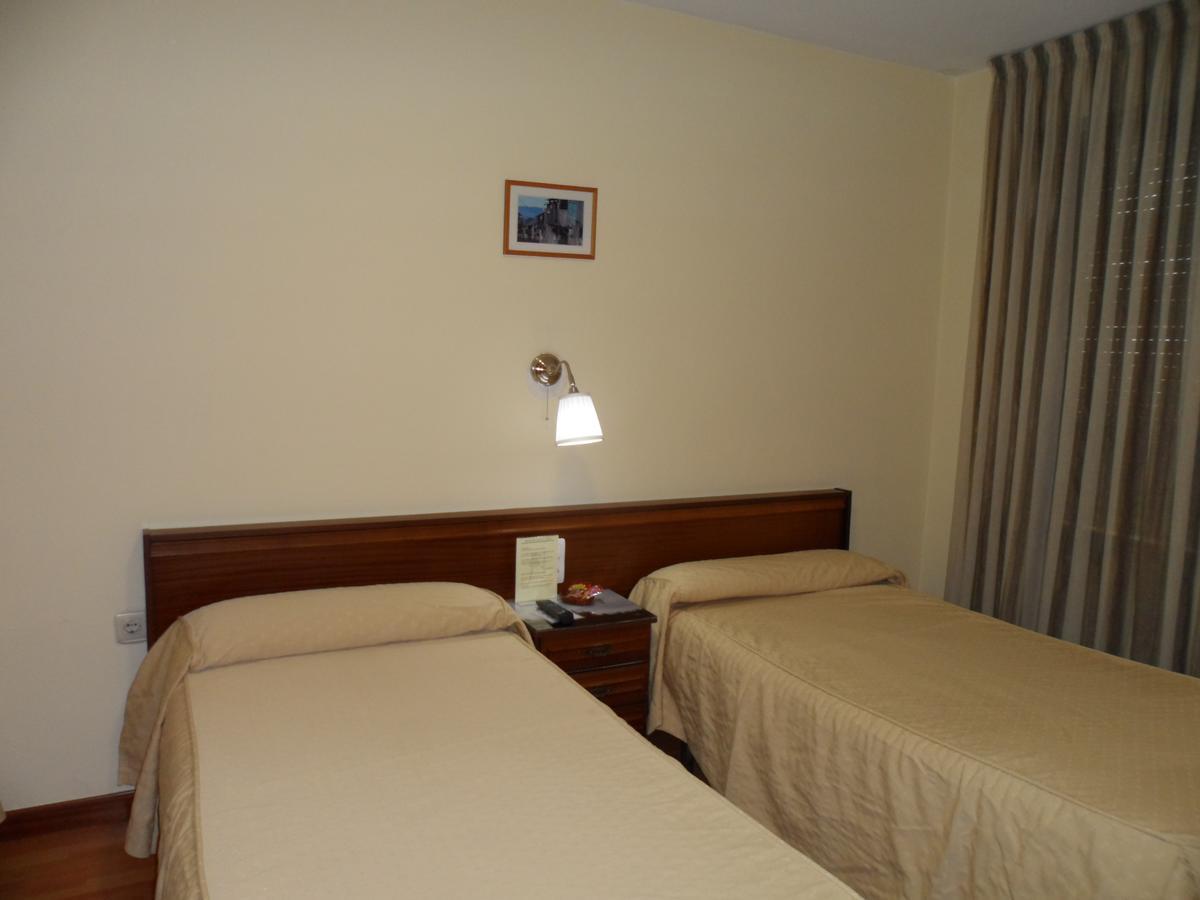 אסטורגה Hostal Coruna מראה חיצוני תמונה