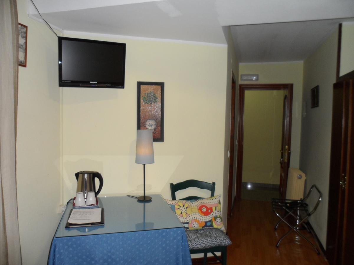אסטורגה Hostal Coruna מראה חיצוני תמונה