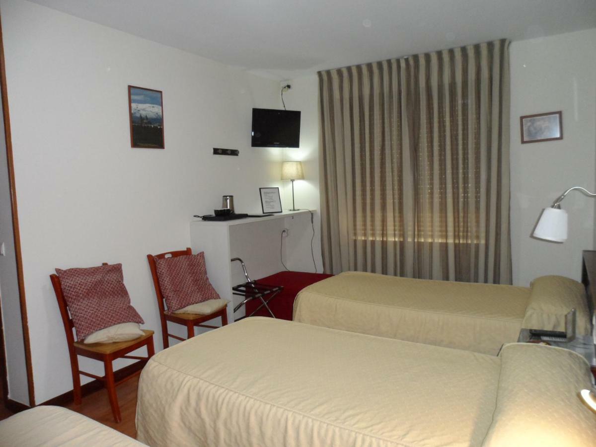 אסטורגה Hostal Coruna מראה חיצוני תמונה