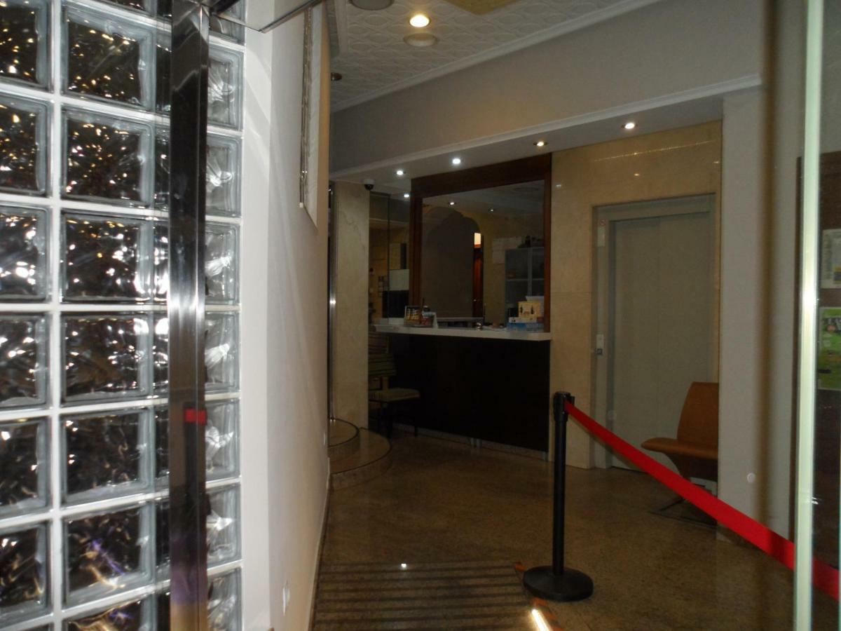 אסטורגה Hostal Coruna מראה חיצוני תמונה